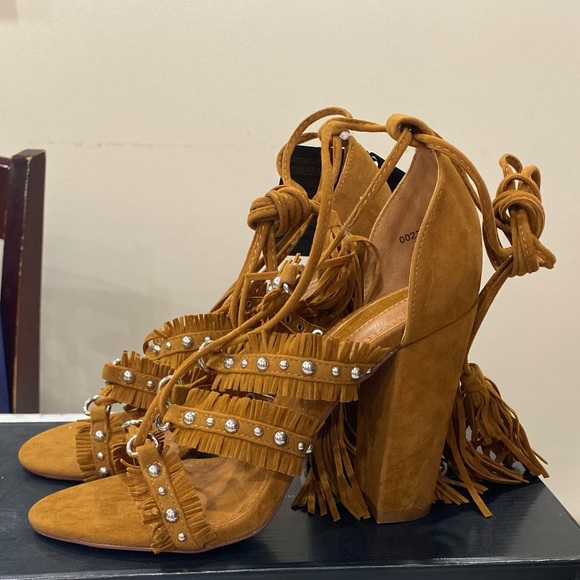 NWT Boho Style Heeled Sandals - Forever21 - Size 5.5 - Picture 2 of 7